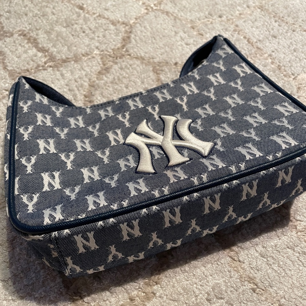 NY shoulder bag blue